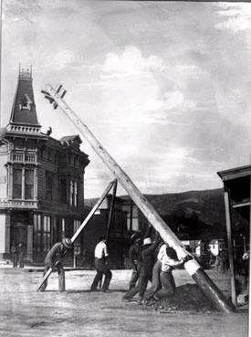 First electric light poles were erected by the Los Gatos Manufacturing Company erected the first electric light poles in Los Gatos January 31, 1891. Photo via Bob Emerson, San Jose History